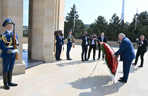 Belarus Prezidenti Aleksandr Lukaşenko Bakıda şəhidlərin xatirəsini anıb – FOTO