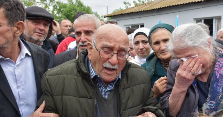 “30 ildir harada idin, ay bala?” – Oğlunun nəşinə qovuşan ŞƏHİD ATASI – VİDEO