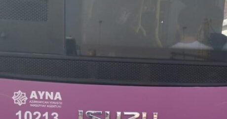 Bakıda avtobusda İNSİDENT: Sürücünün hərəkəti sərnişini qəzəbləndirdi – Şüşəni yumruqladı