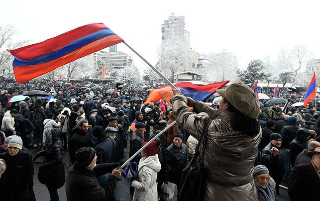Ermənistanda çaxnaşma: Aksiyaların miqyası böyüyür