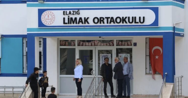 İmtahanda köçürmə ilə tutulan şagird müəllimini bıçaqladı