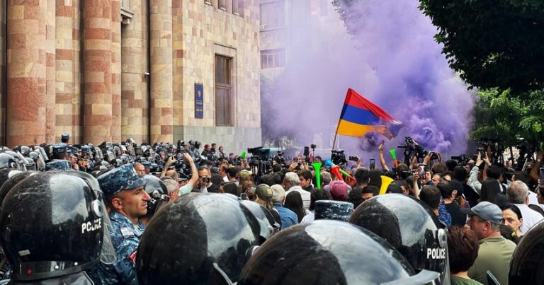 Ermənistanda etirazçıların kütləvi həbsinə başlanıldı