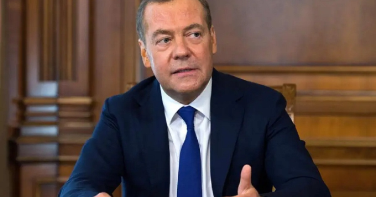 Medvedev sülh danışıqları ilə bağlı Ukraynaya xəbərdarlıq edib