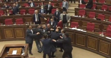 Ermənistan parlamentində dava düşdü – VİDEO