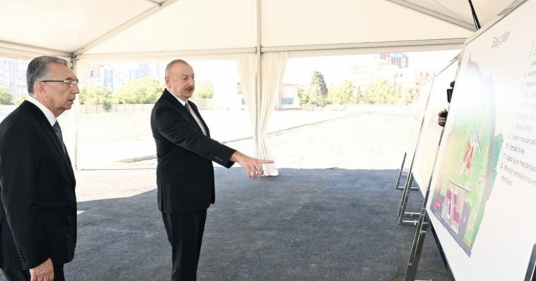 Prezident Bakıda yaradılan yeni parkda işlərin gedişi ilə tanış oldu