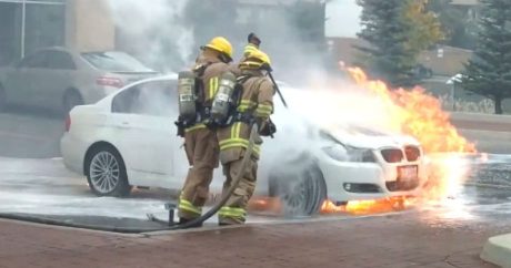 Bakıda “BMW” və yük maşını yandı