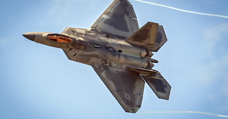 ABŞ Yaxın Şərqdəki varlığını artırır: F-22 qırıcılarını yerləşdirdiyini etiraf etdi