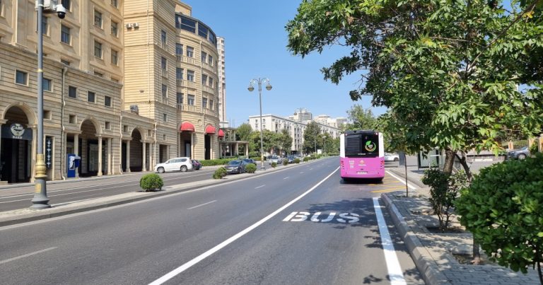 Tbilisi prospektində xüsusi hərəkət zolağı təşkil edilir