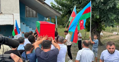 Kəlbəcərdə qalıqları tapılan hərbi qulluqçunun nəşi ailəsinə təhvil verildi – FOTO