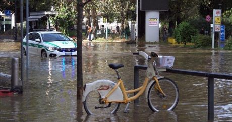 Güclü qasırğa: Avropanın bu şəhəri su altında qaldı