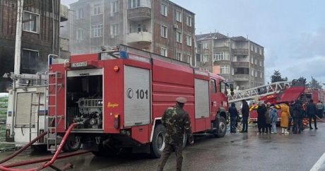 Bakıda yaşayış binasında yanğın başladı