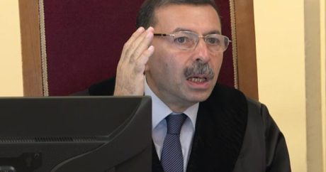 Tanınmış hakim təqaüdə göndərilir