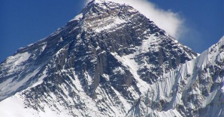 Everest böyüməyə davam edir? – Alimlərdən cavab