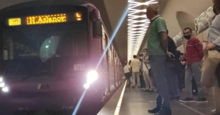 Metroda problem – Sərnişinlər qatardan düşürüldü