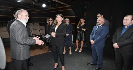 Mehriban Əliyeva Pantomim Teatrında oldu