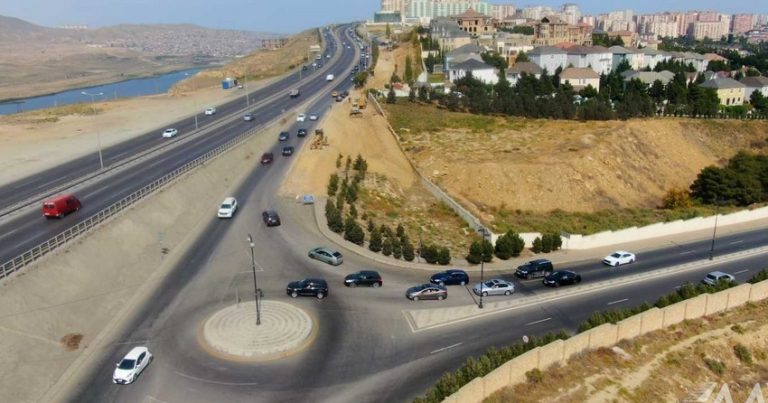 Uçqun təhlükəsi olan yolda hərəkət fasilələrlə məhdudlaşdırılacaq