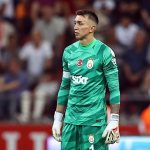 Muslera Uruqvayda məhəllə aldı