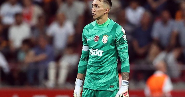 Muslera Uruqvayda məhəllə aldı