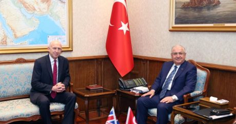 Türkiyə və Böyük Britaniya müdafiə nazirləri arasında telefon danışığı oldu