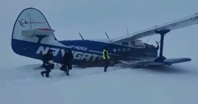 Qazaxıstanda “An-2” təyyarəsi sərt eniş etdi