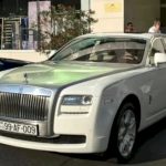 Bakıda  hərraca çıxarılan lüks “Rolls Royce”un sahibi kimdir? – FOTOLAR